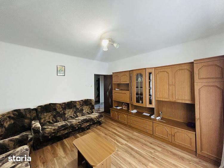 Apartament cu 3 camere decomandat, mobilat în Piața Cluj