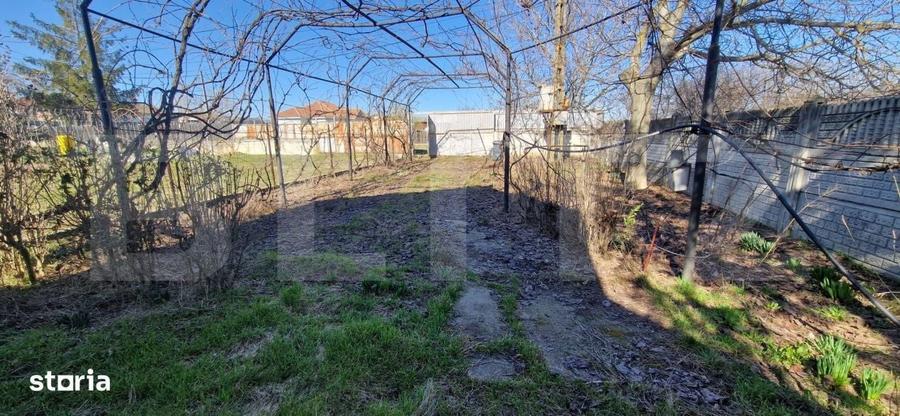 Casă cu 2 camere decomandat în Gârlești