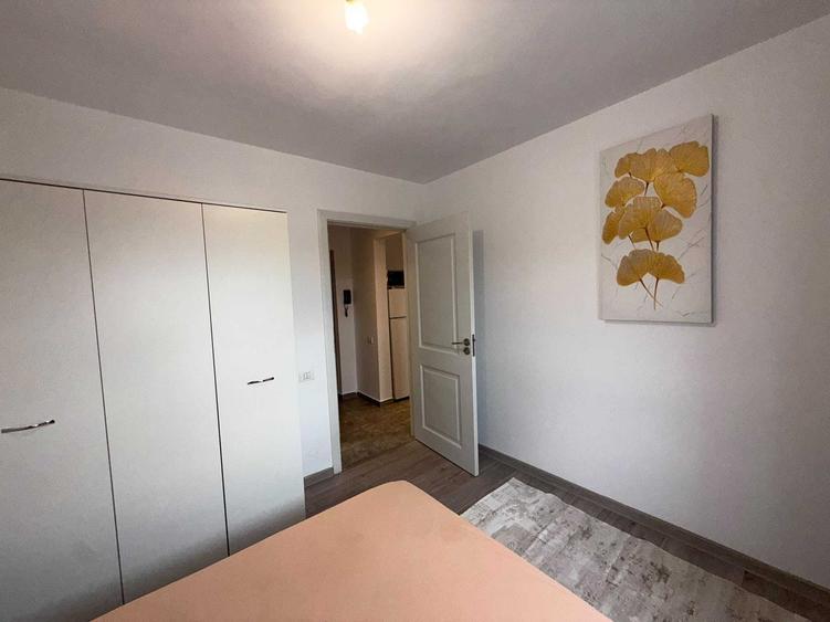 Apartament cu 2 camere decomandat în Victoriei
