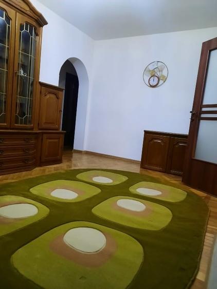 Apartament cu 3 camere semidecomandat, mobilat în Bucureștii Noi
