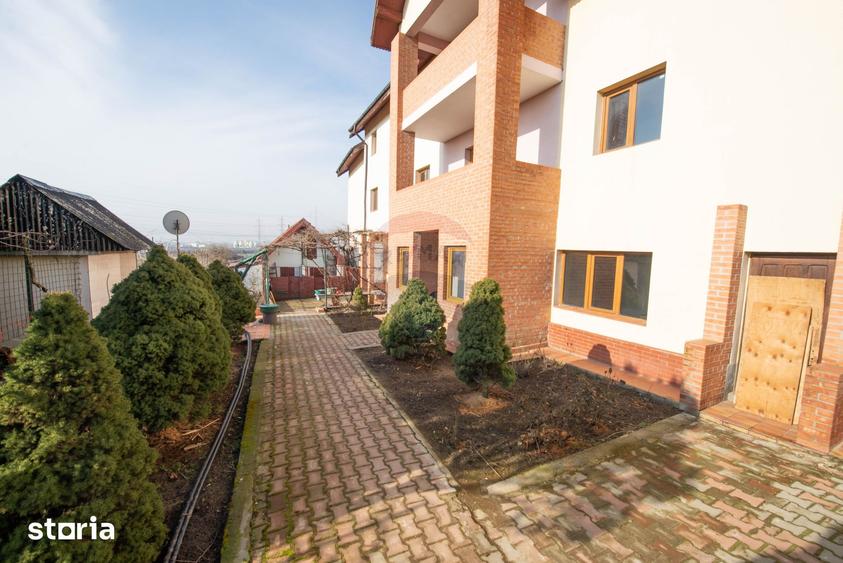 Casă cu 8 camere cu Teren 1395 Mp în Glina