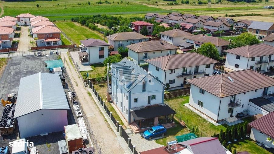 Casă cu 4 camere decomandat în Gilău
