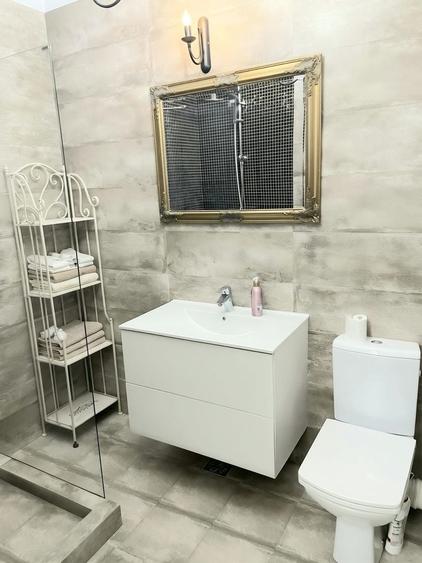 Apartament cu 2 camere decomandat, mobilat în Universitate