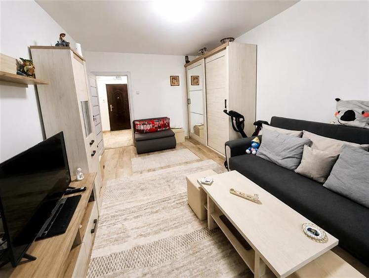 Apartament cu 3 camere decomandat, mobilat în Răcădău