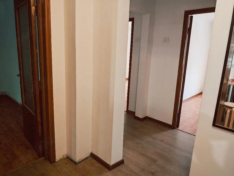 Apartament cu 3 camere decomandat în 1 Mai