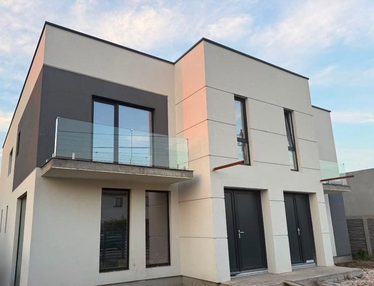 Duplex cu 3 camere cu Canalizare în Dumbrăvița