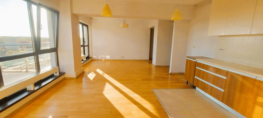 Apartament cu 4 camere nedecomandat în Pipera