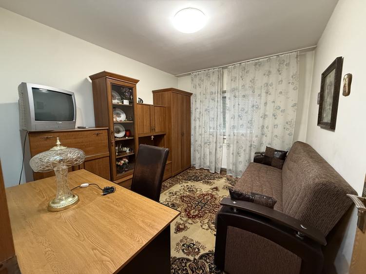 Apartament cu 3 camere, decomandat, 65 mp utili, etaj 4 cu acoperis - Soarelui - 4