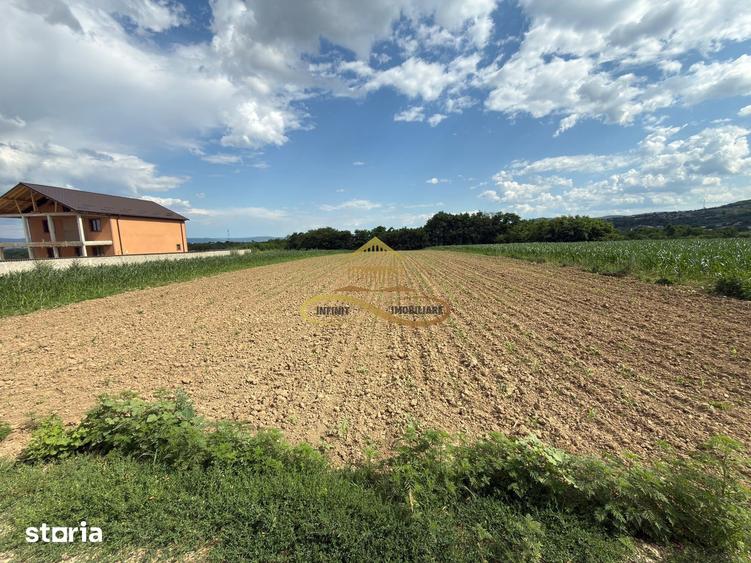 Teren de 500 mp, în Măgura