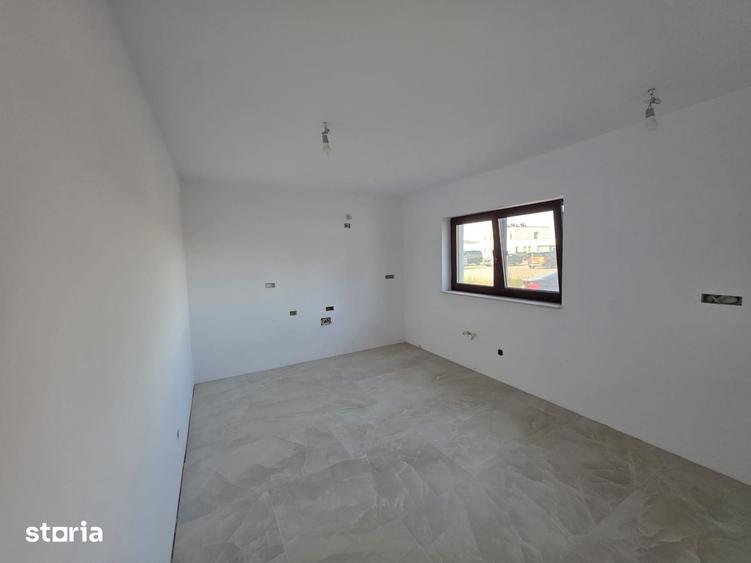 Casă cu 2 camere cu Teren 450 Mp în Cetate