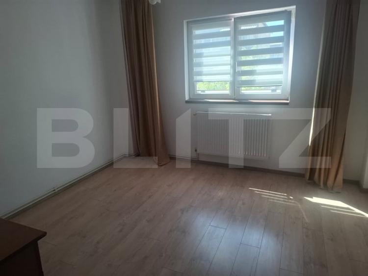 Apartament cu 3 camere decomandat, mobilat în Micro 11