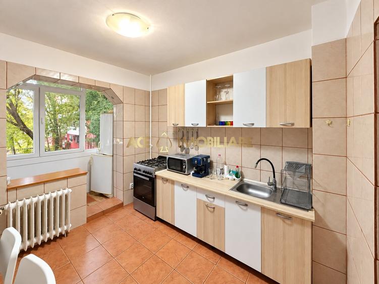 Apartament cu 3 camere decomandat, mobilat în Berceni