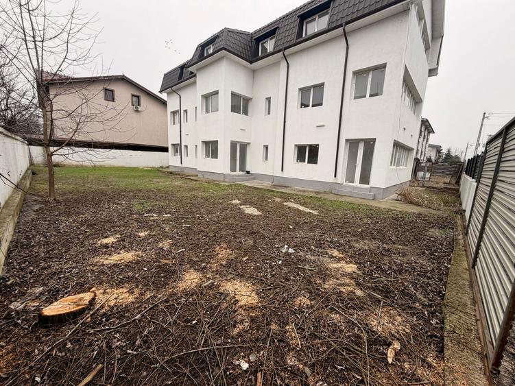 Casă individuală cu 8 camere cu Canalizare în Exterior Sud