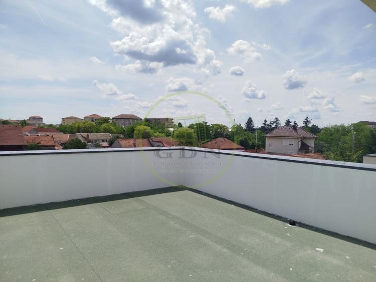 Duplex cu 10 camere cu Canalizare în Cantemir