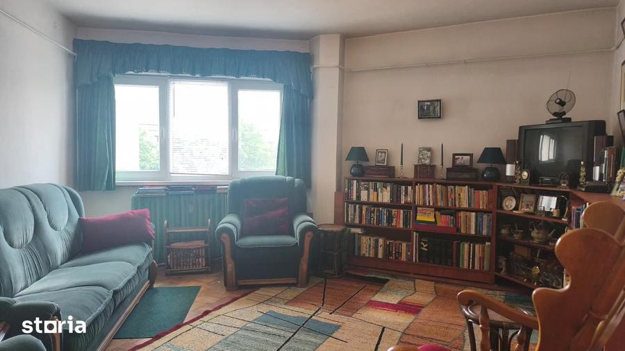 Apartament cu 2 camere decomandat în Piața Centrală