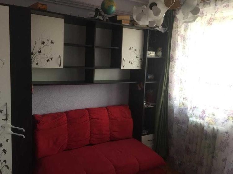 Apartament cu 4 camere decomandat în Stana