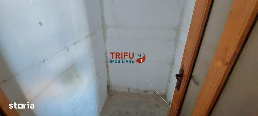 Apartament cu 4 camere semidecomandat în Cetate