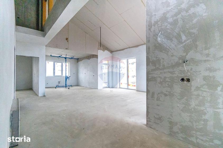 Casă cu 5 camere cu Teren 800 Mp în Sânpetru