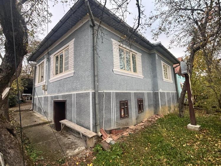 Casă individuală cu 3 camere cu Canalizare în Beclean