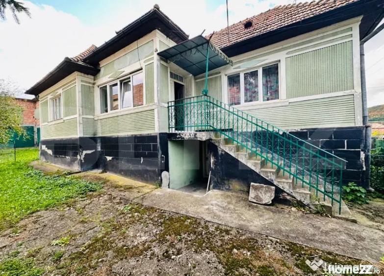Casă cu 2 camere cu Teren 690 Mp în Petrești