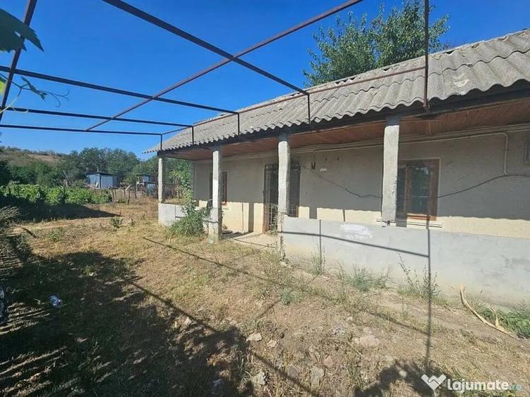 Teren de 1800 mp, în Fârțănești