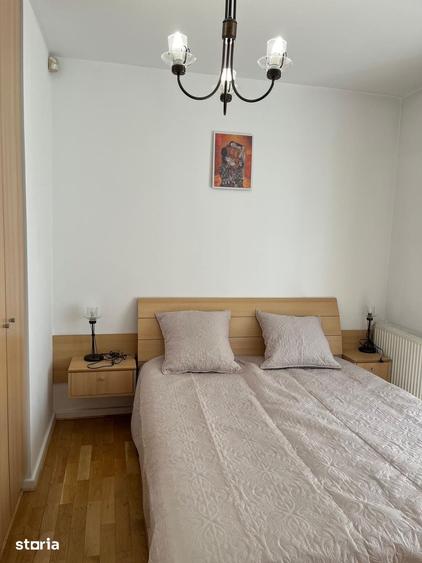 Apartament cu 3 camere semidecomandat în Aviatorilor