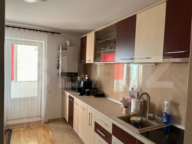 Apartament cu 3 camere decomandat, mobilat în Reghin