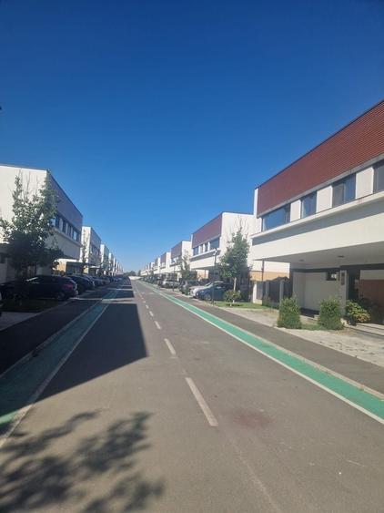 Casă cu 4 camere cu Teren 250 Mp în Berceni