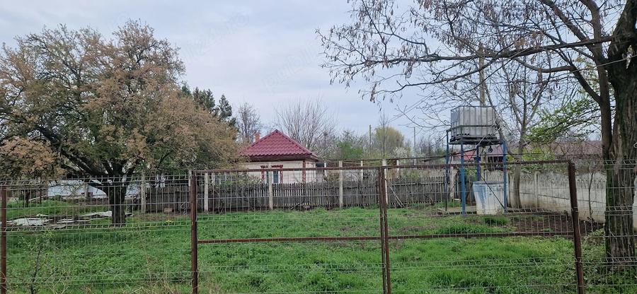 Casă cu 5 camere cu Teren 2200 Mp în Zăvoaia
