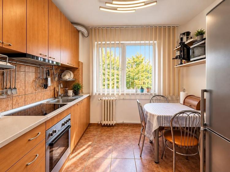 Apartament cu 4 camere decomandat în Decebal