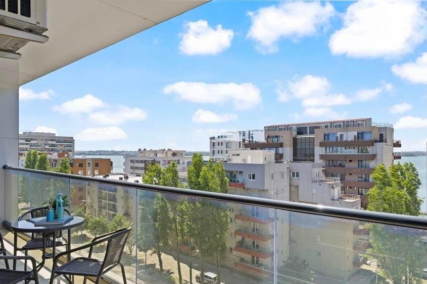 Apartament cu 3 camere semidecomandat în Central