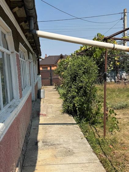 Casă cu 4 camere cu Teren 580 Mp în Zănești