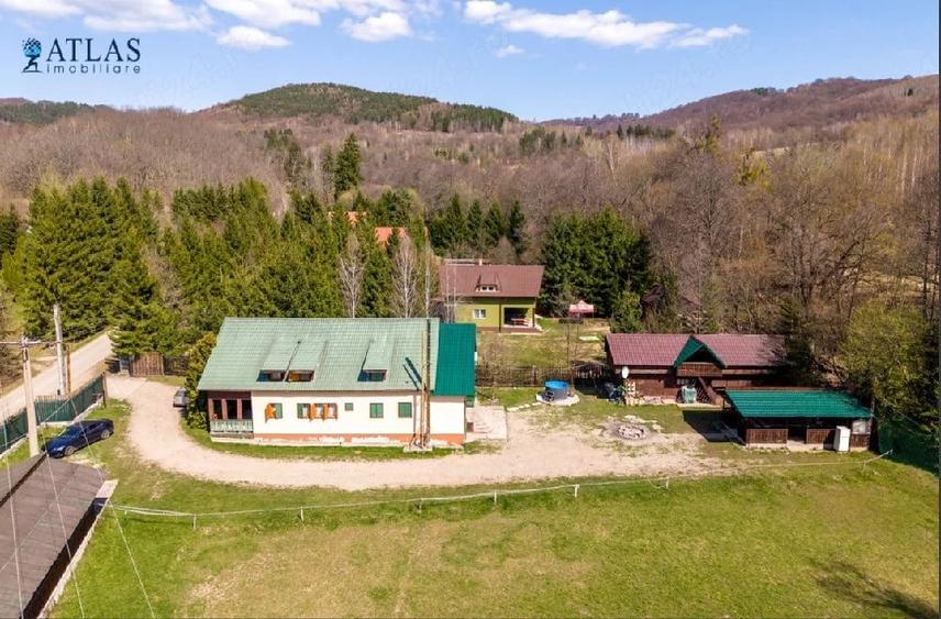 Casă cu 7 camere cu Teren 2600 Mp în Filia