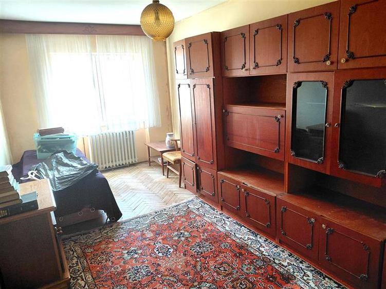 Apartament cu 3 camere decomandat în Săsar