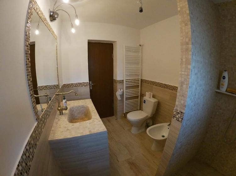 Casă individuală cu 4 camere cu Canalizare în Amara