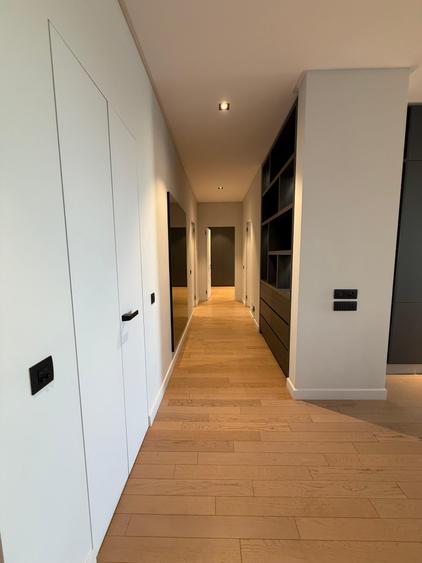 Apartament cu 3 camere semidecomandat în Floreasca