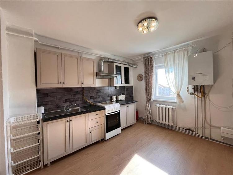 Apartament cu 2 camere semidecomandat, mobilat în Central