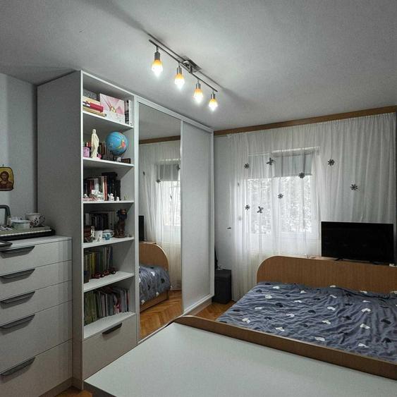 Apartament cu 2 camere semidecomandat, mobilat în Central