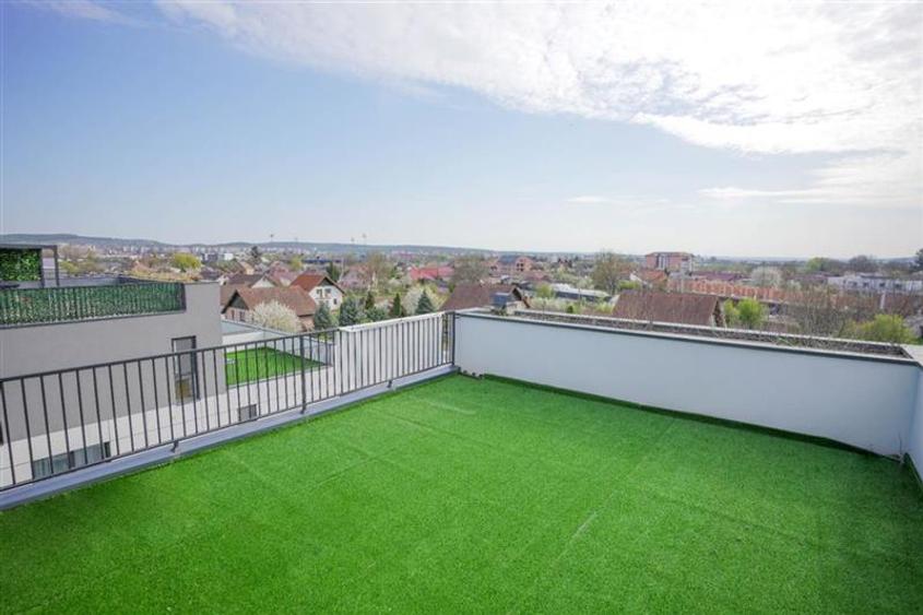 Penthouse cu 3 camere decomandat în Unirii