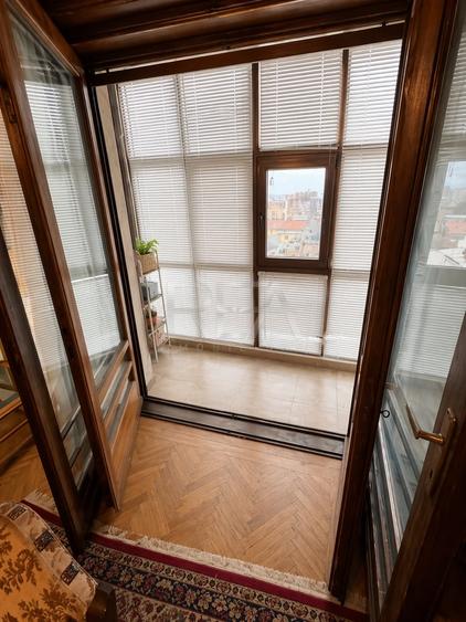 Apartament cu 3 camere decomandat, mobilat în P-ța Victoriei