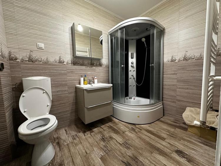 Apartament cu 3 camere decomandat în Florești