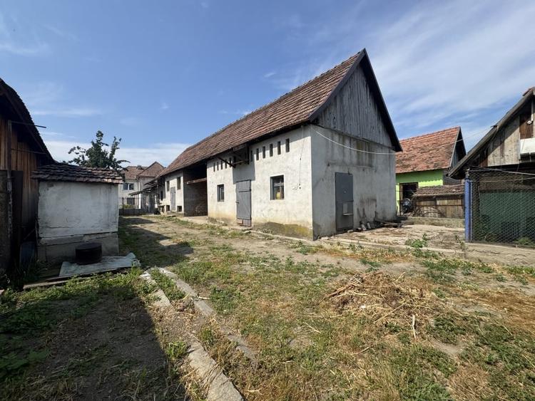 Casă individuală cu 5 camere cu Canalizare în Șeica Mare