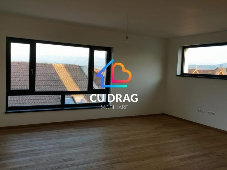 Casă individuală cu 8 camere cu Canalizare în Șelimbăr