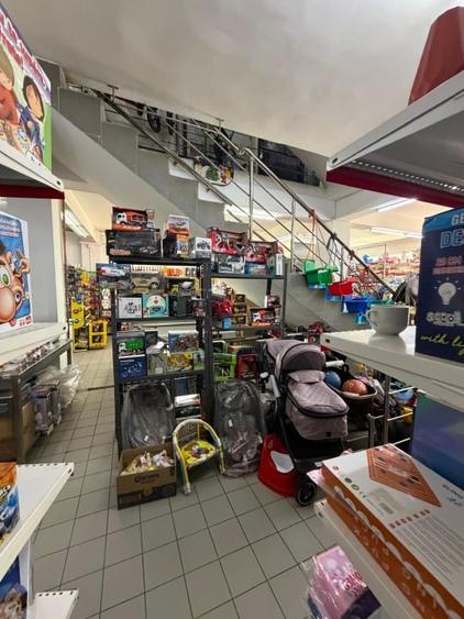 Spațiu comercial, de 1,300 mp, în Filiași