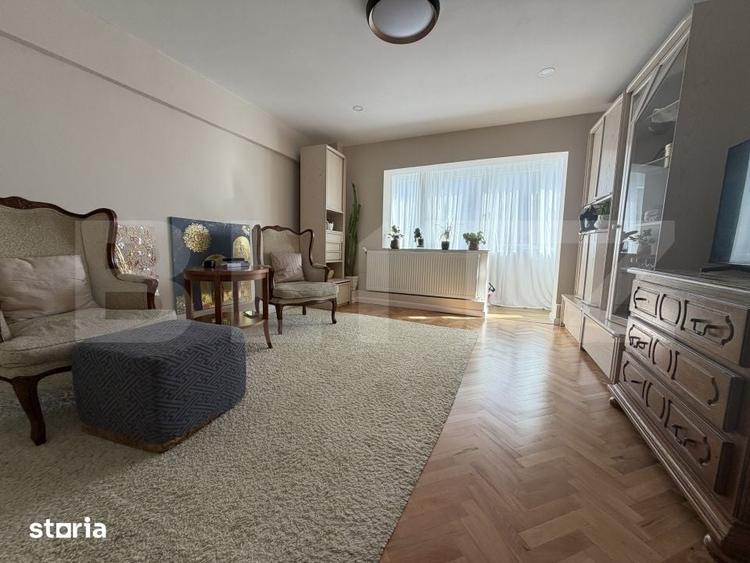 Apartament cu 4 camere decomandat în Central