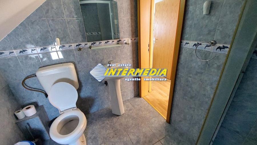 Apartament cu 3 camere decomandat, mobilat în Cetate