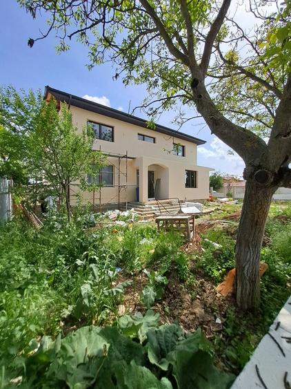Casă cu 4 camere cu Teren 600 Mp în Central