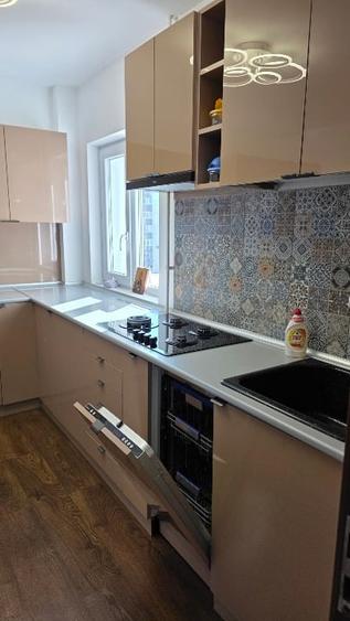 Apartament cu 3 camere semidecomandat, mobilat în Gorjului