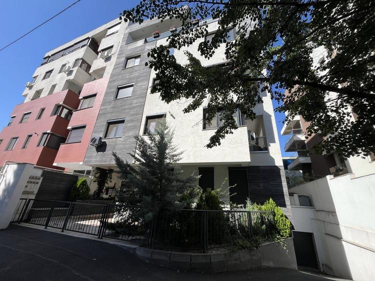 Apartament cu 3 camere semidecomandat, mobilat în Domenii