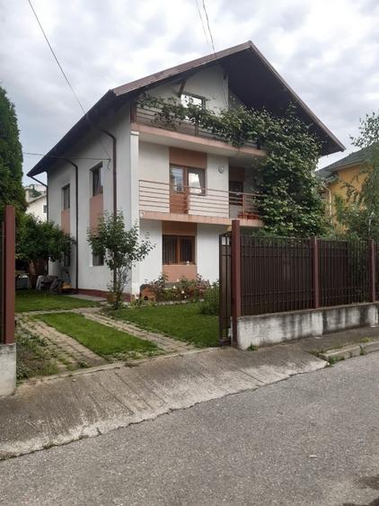 Casă individuală cu 4 camere cu Canalizare în Nord